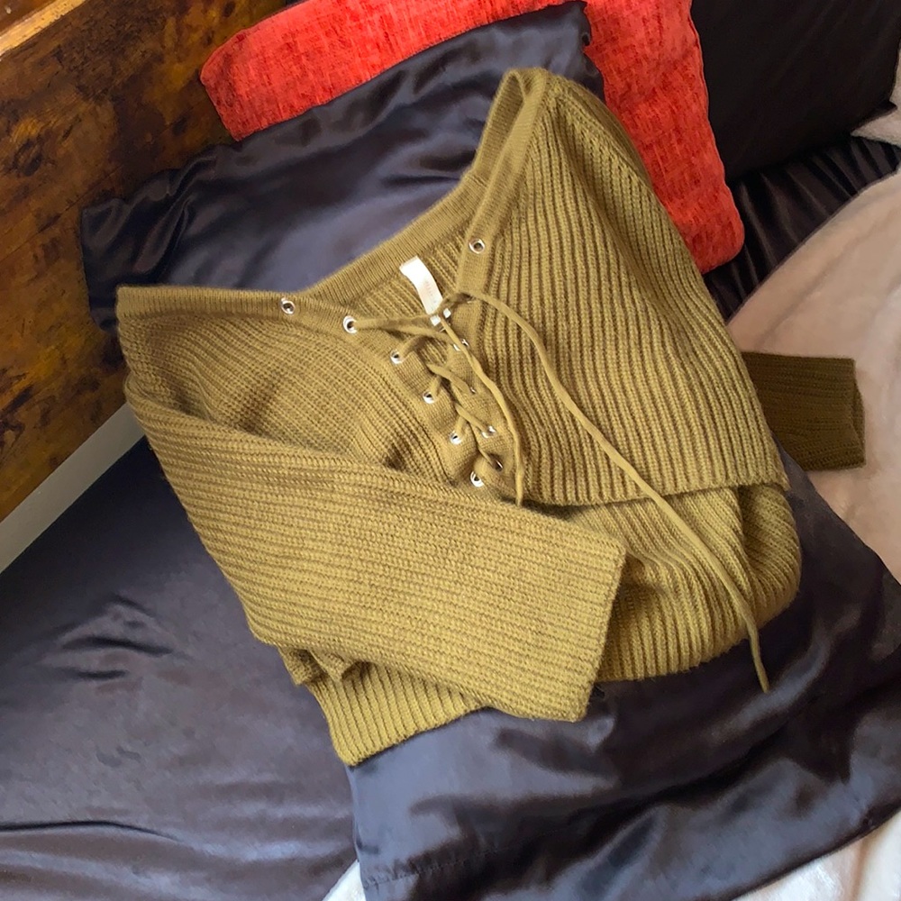 Medium cropped moss green lace up sweater